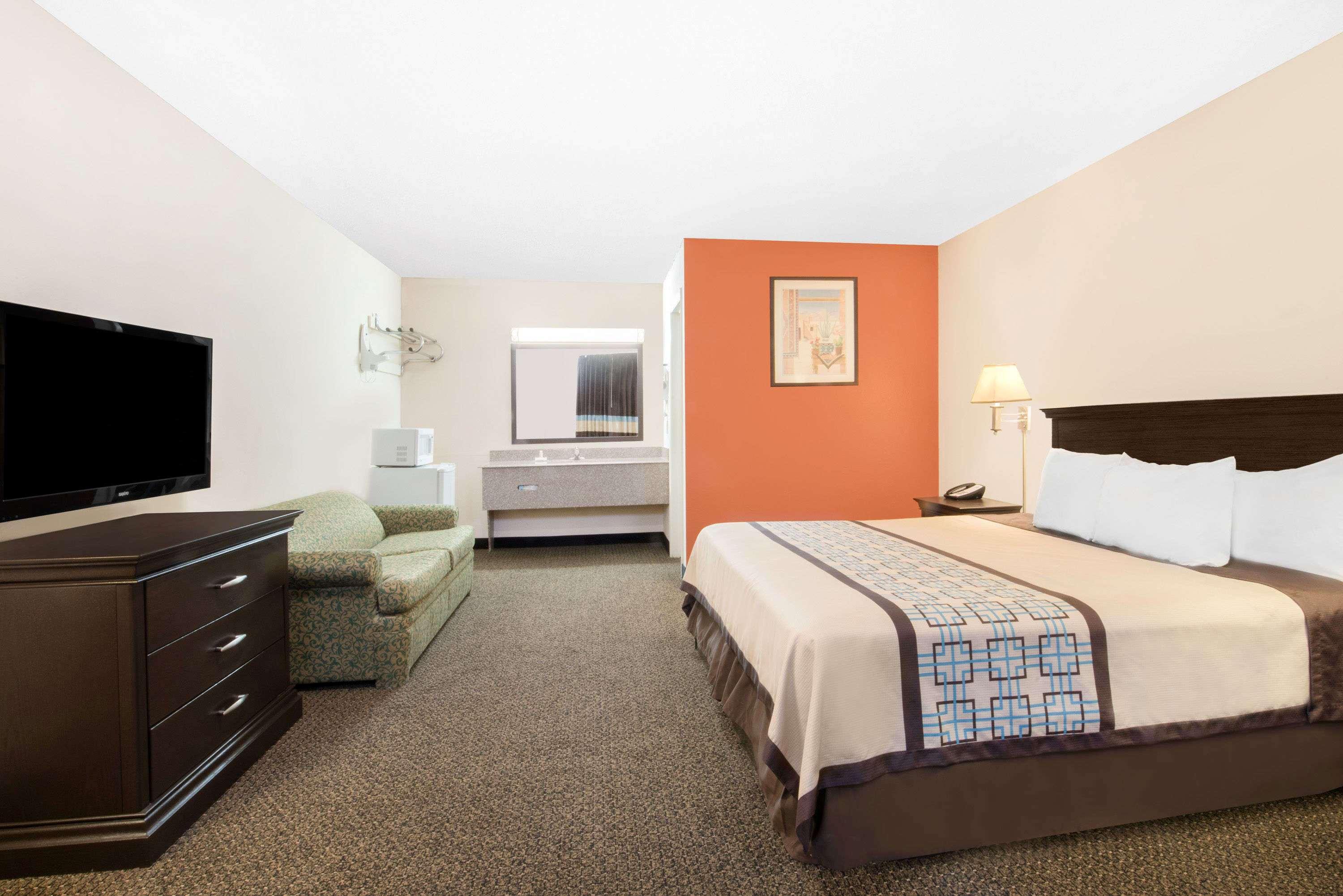Days Inn By Wyndham הובס מראה חיצוני תמונה