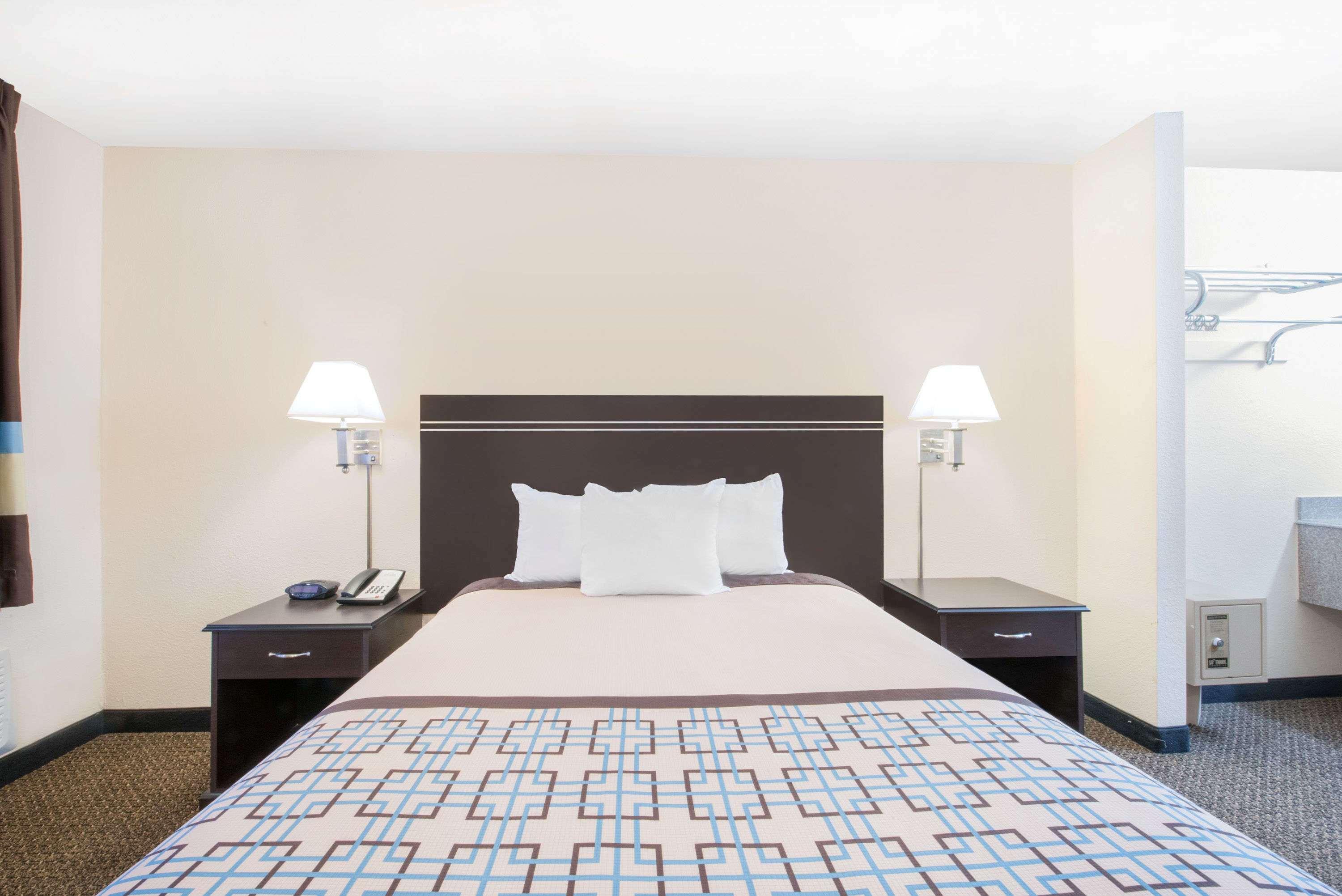 Days Inn By Wyndham הובס מראה חיצוני תמונה