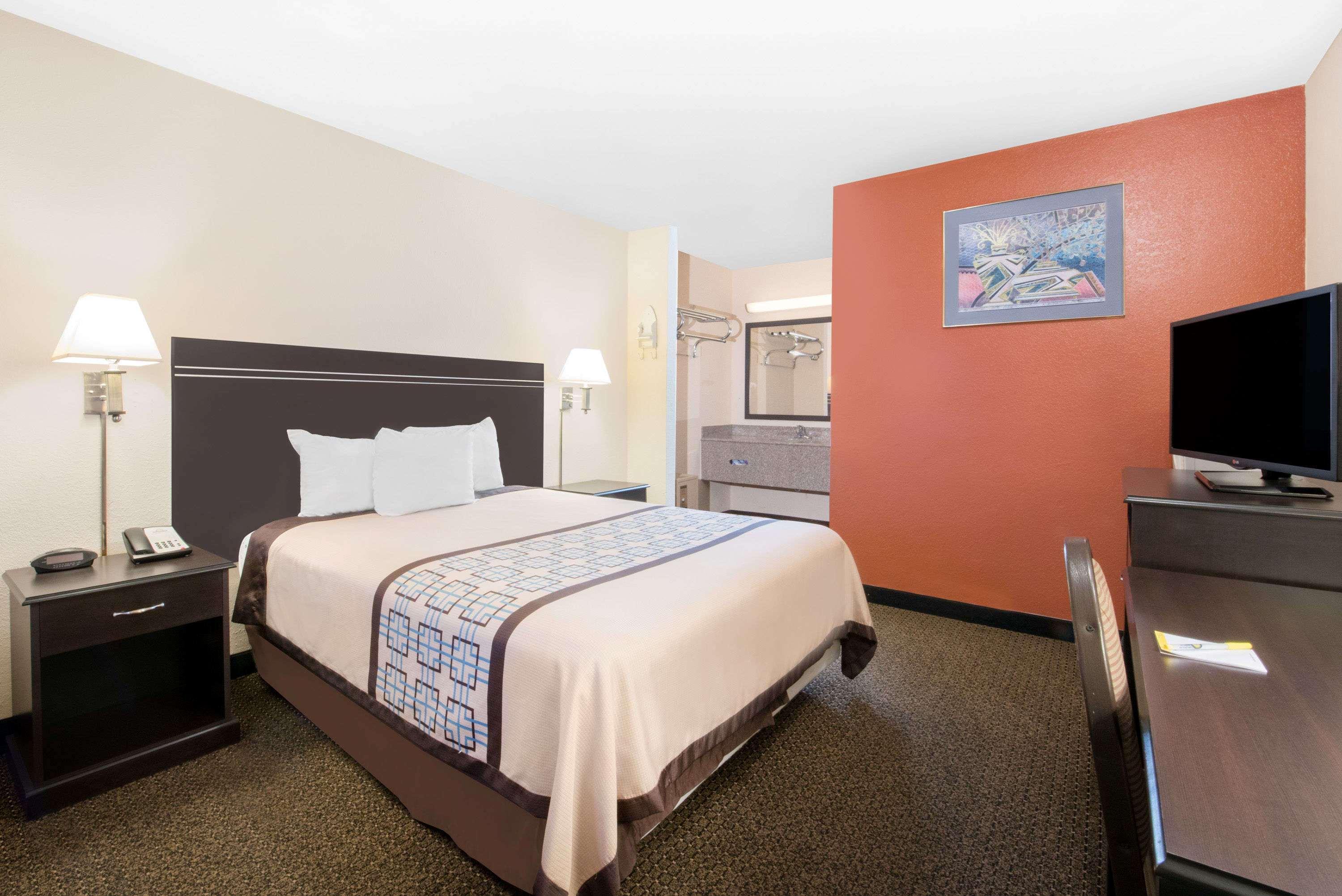 Days Inn By Wyndham הובס מראה חיצוני תמונה